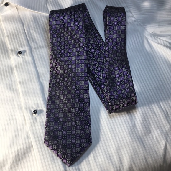 Joseph Abboud- purple square with small black squares pattern tie. 100% silk - Picture 10 of 12